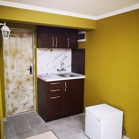 Студиото Е Партер От Жилищна Сграда. Топ Център. Apartment Varna Ngoại thất bức ảnh