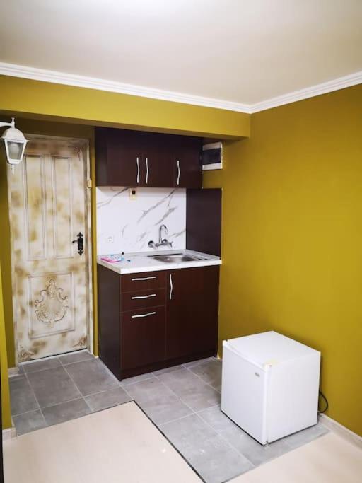Студиото Е Партер От Жилищна Сграда. Топ Център. Apartment Varna Ngoại thất bức ảnh