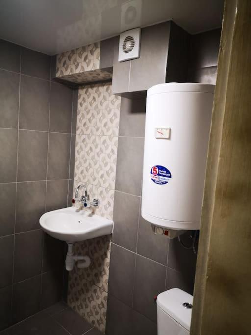 Студиото Е Партер От Жилищна Сграда. Топ Център. Apartment Varna Ngoại thất bức ảnh