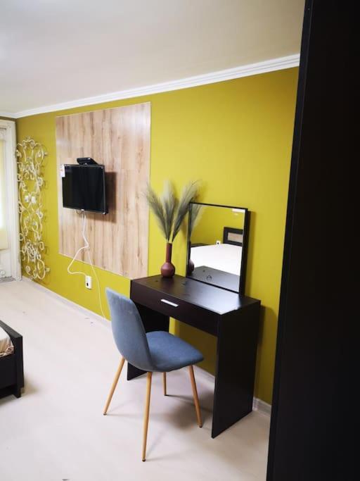 Студиото Е Партер От Жилищна Сграда. Топ Център. Apartment Varna Ngoại thất bức ảnh